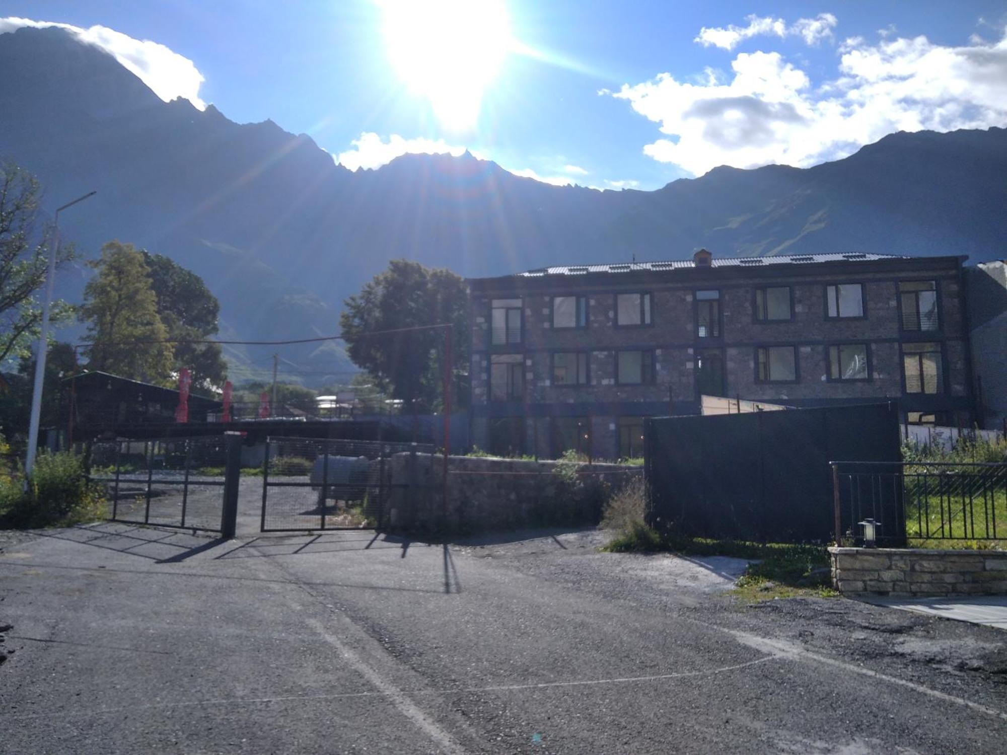 Aia Kazbegi Hotel Bagian luar foto