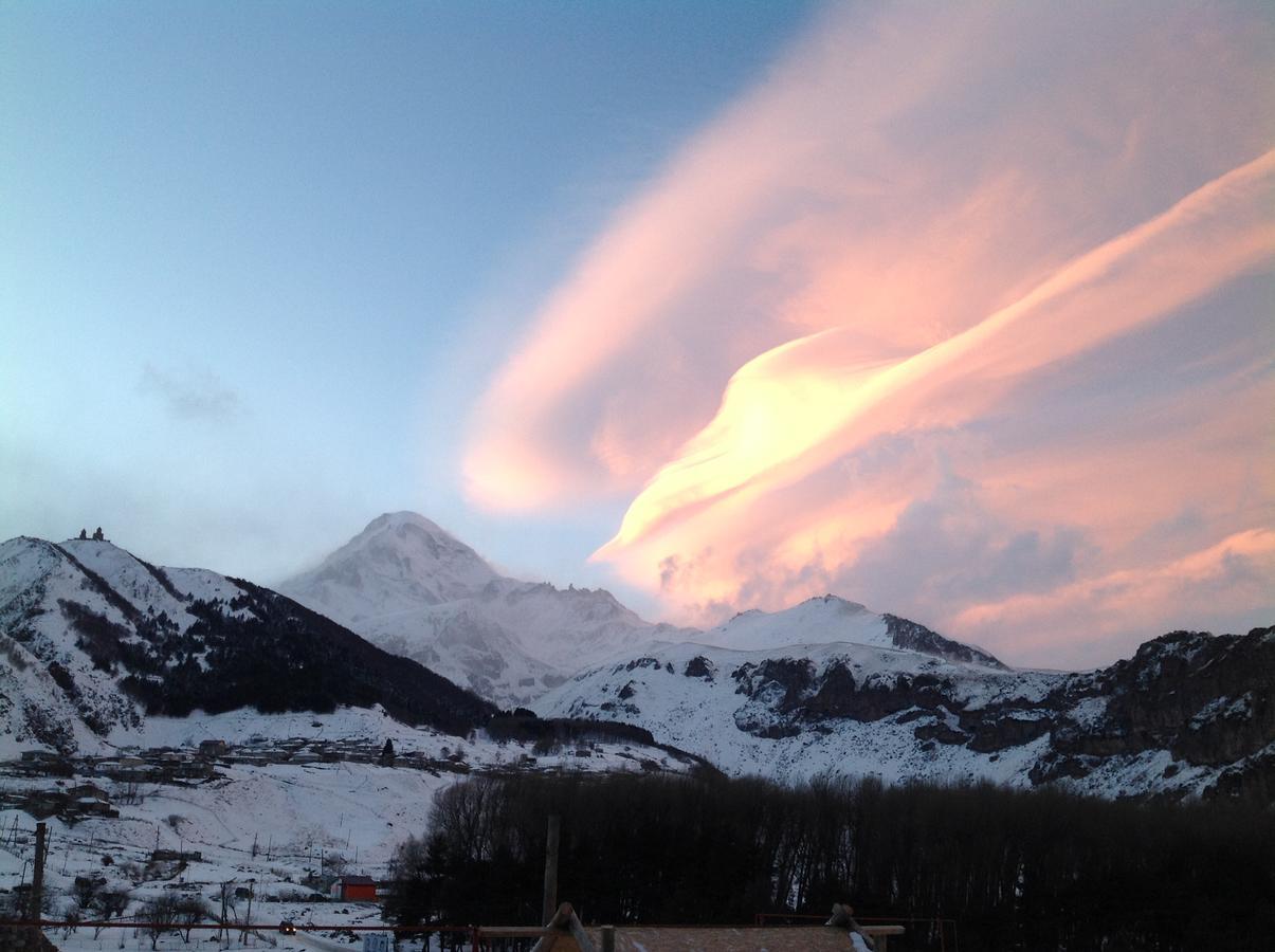 Aia Kazbegi Hotel Bagian luar foto